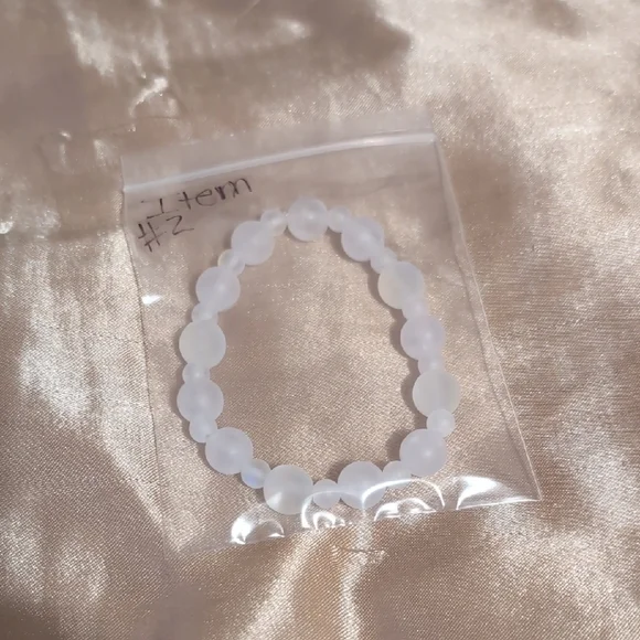 Elegant Frosted White Beaded Bracelet - Picture 5 of 5